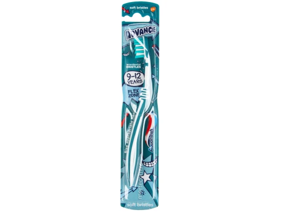 Periuta de dinti Aquafresh Advance 9-12 ani